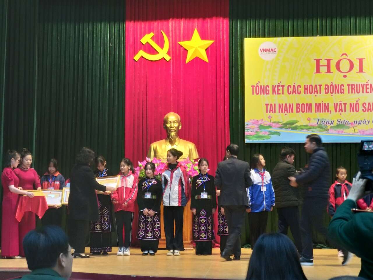 HS_nhan_giai_70512