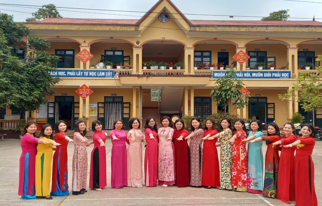 Hưởng ứng "Tuần lễ áo dài Việt Nam"