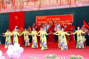 Hành khúc người đưa đò - Tốp ca múa phụ họa